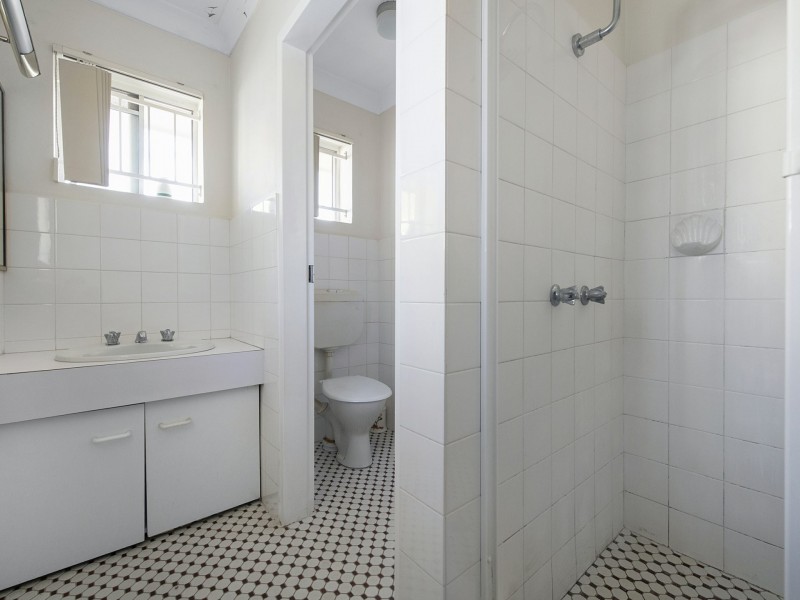 2/21 Darrambal Street, Surfers Paradise QLD 4217