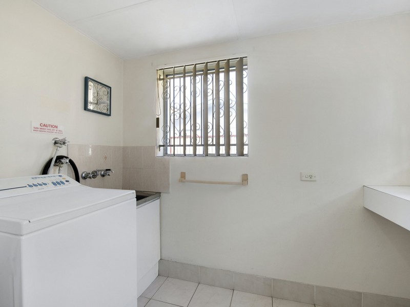 2/21 Darrambal Street, Surfers Paradise QLD 4217