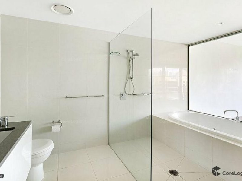 9 Ferny Avenue, Surfers Paradise QLD 4217