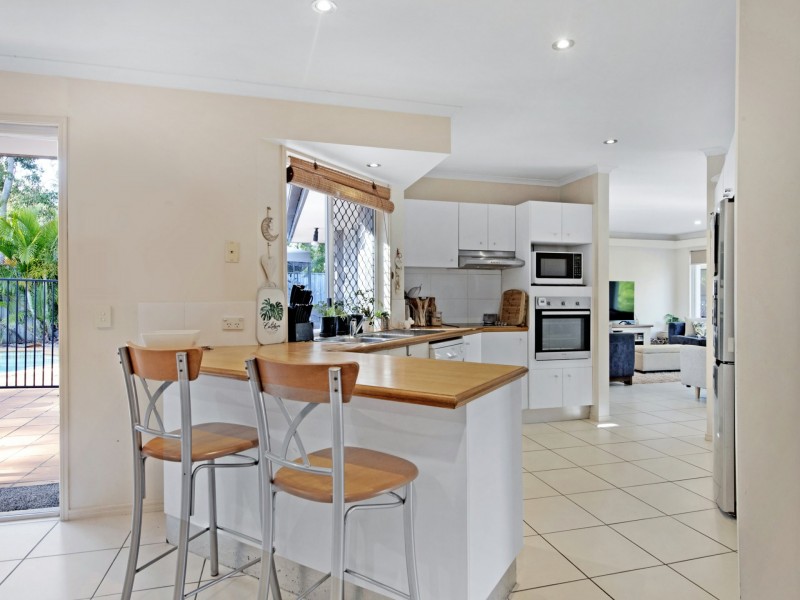 27 Manly Drive, Robina QLD 4226