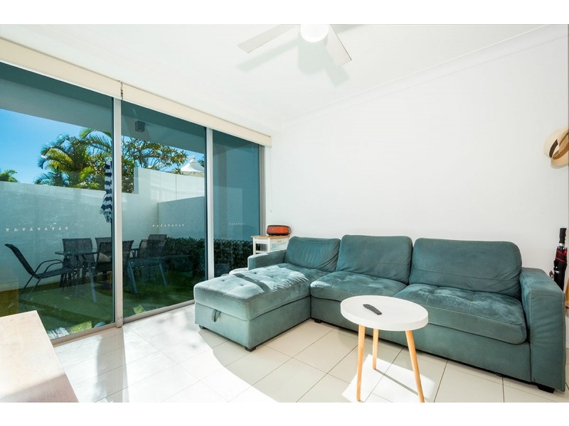 number street, Labrador QLD 4215