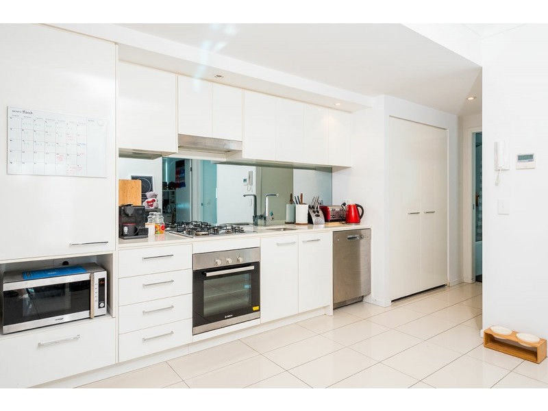 210/20 Labrador Street, Labrador QLD 4215