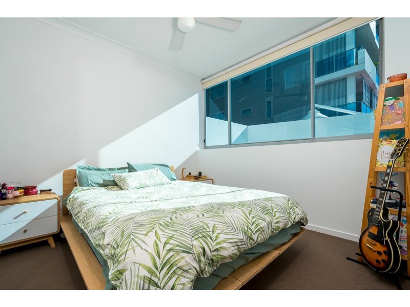 210/20 Labrador Street, Labrador QLD 4215