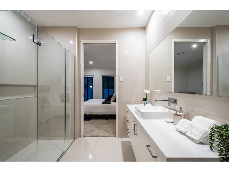 24 Meron Street, Southport QLD 4215