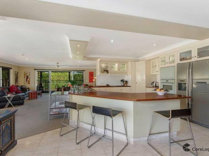 8 Kula Close, Benowa QLD 4217