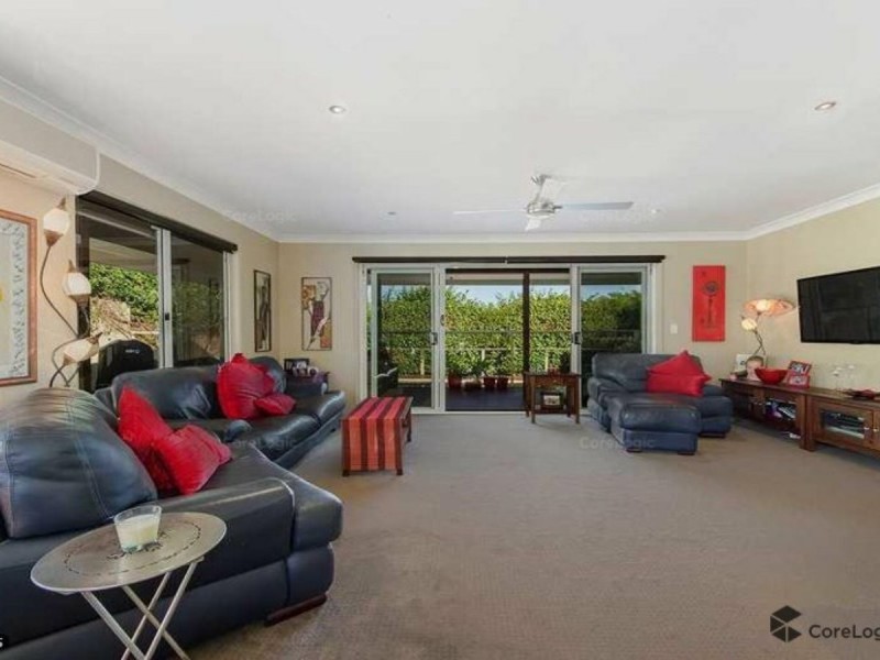 8 Kula Close, Benowa QLD 4217