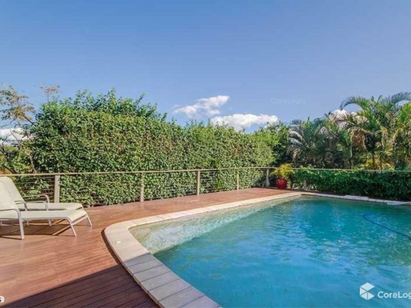 8 Kula Close, Benowa QLD 4217