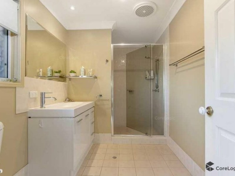 8 Kula Close, Benowa QLD 4217