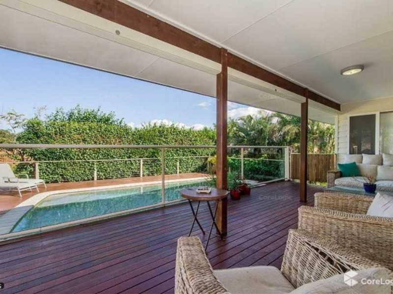 8 Kula Close, Benowa QLD 4217