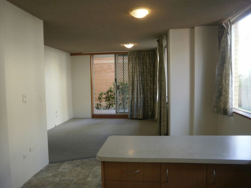 3/2-4 Elizabeth Avenue, Broadbeach QLD 4218