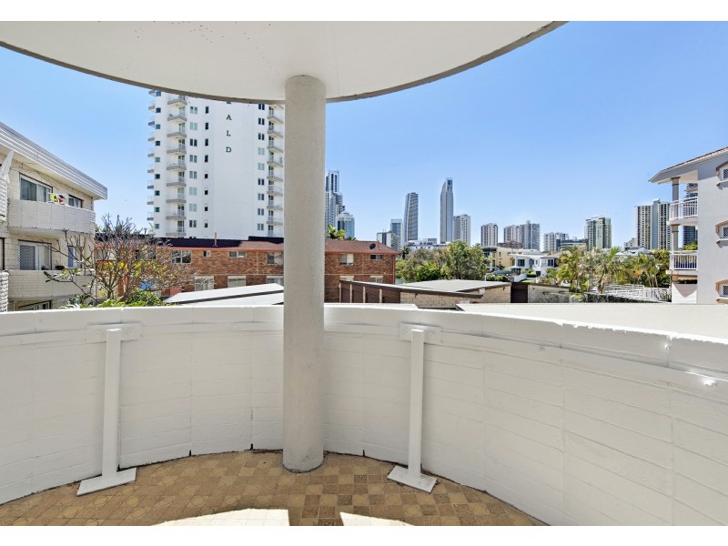 Unit 9/9 Holborow Close, Surfers Paradise QLD 4217