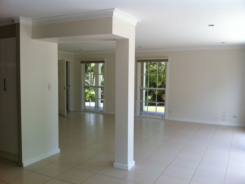 2 Kula Close, Benowa QLD 4217