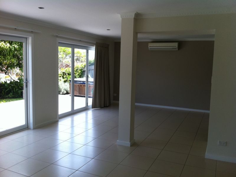 2 Kula Close, Benowa QLD 4217