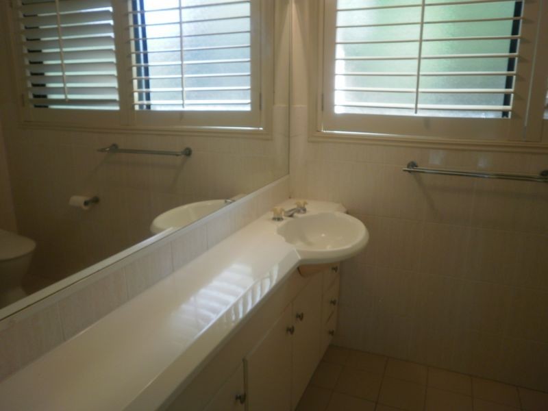 2 Girraween Grove, Ashmore QLD 4214