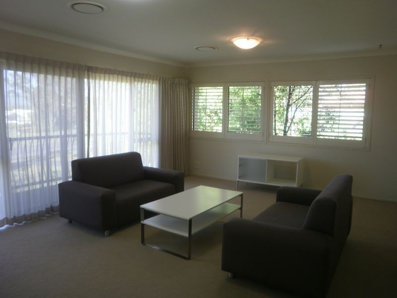 2 Girraween Grove, Ashmore QLD 4214