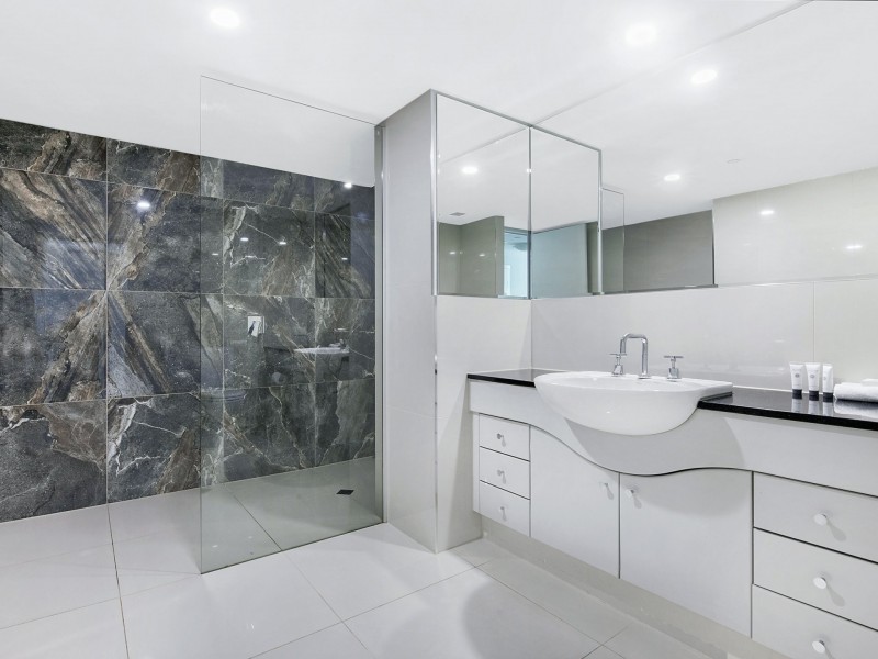 3302/5-19 Palm Avenue, Surfers Paradise QLD 4217