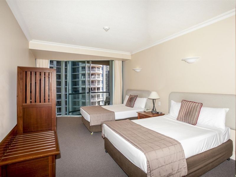 1013 & 101 25 Laycock Street, Surfers Paradise QLD 4217