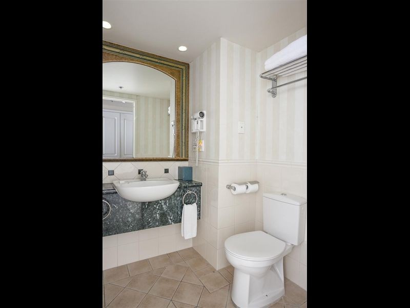 1013 & 101 25 Laycock Street, Surfers Paradise QLD 4217