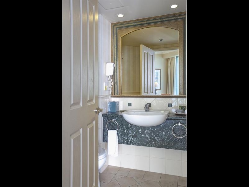 1013 & 101 25 Laycock Street, Surfers Paradise QLD 4217