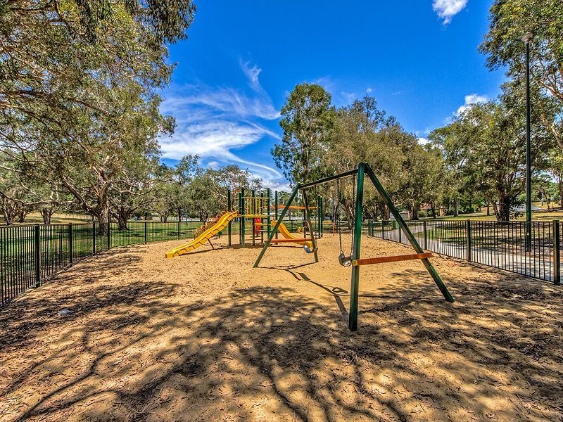 30 Nyora Street, Southport QLD 4215