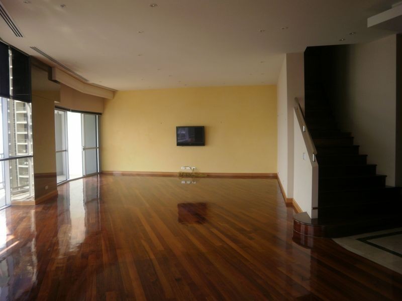 23 Ferny Avenue, Surfers Paradise QLD 4217