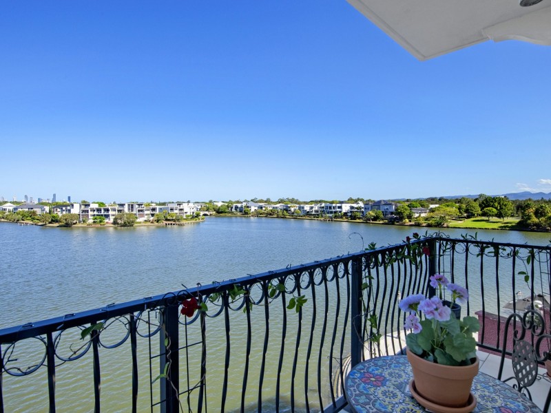 69/3030 The Boulevard, Carrara QLD 4211