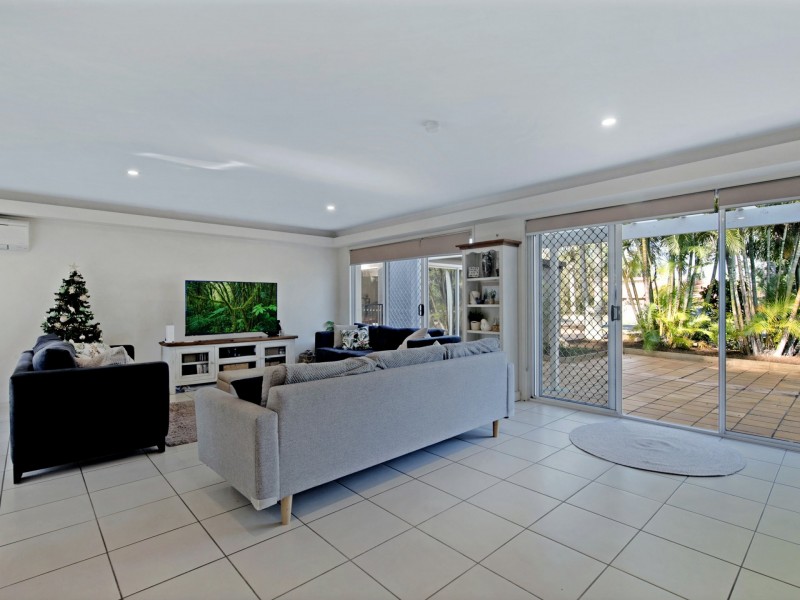27 Manly Drive, Robina QLD 4226