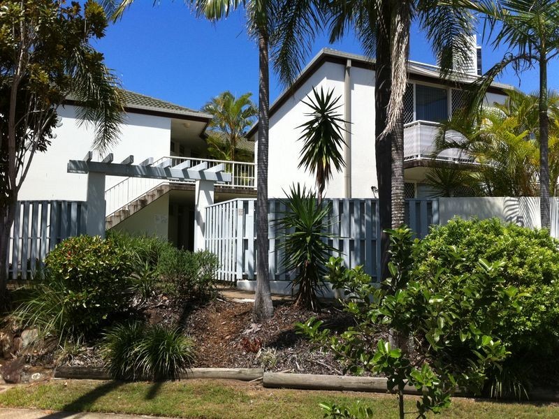 15 Weemala Street, Chevron Island QLD 4217