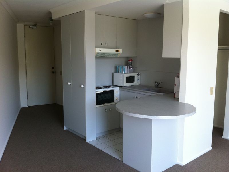 15 Weemala Street, Chevron Island QLD 4217