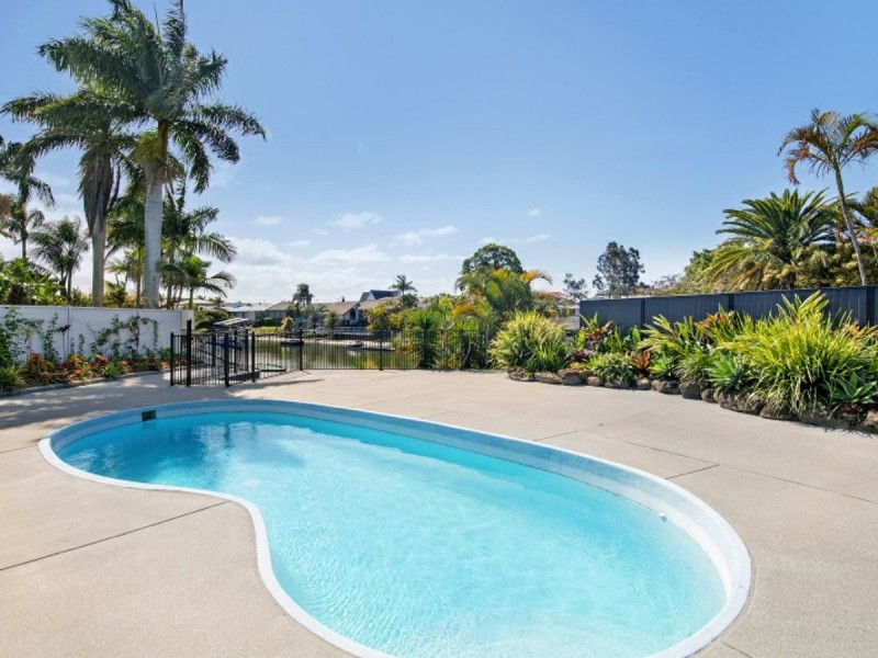 3 Goolagong Court, Broadbeach Waters QLD 4218
