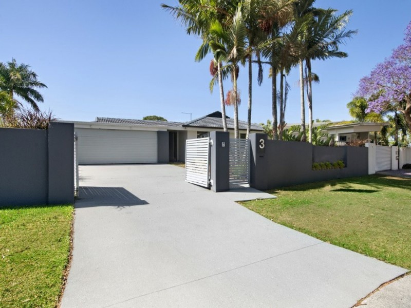 3 Goolagong Court, Broadbeach Waters QLD 4218