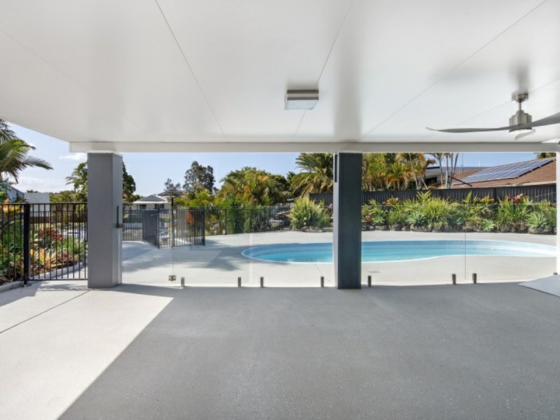 3 Goolagong Court, Broadbeach Waters QLD 4218