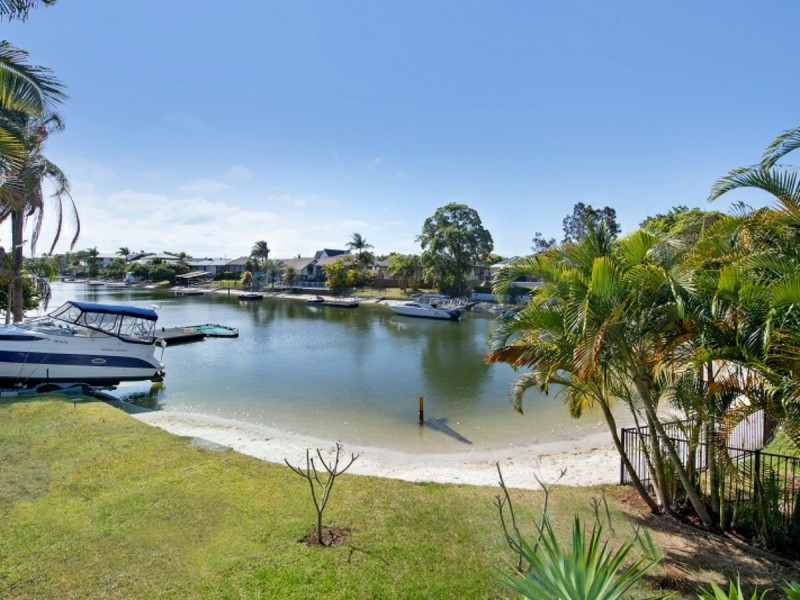 3 Goolagong Court, Broadbeach Waters QLD 4218