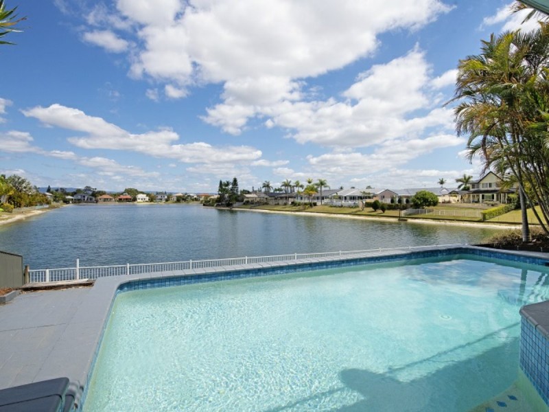 25 Tannah Court, Broadbeach Waters QLD 4218
