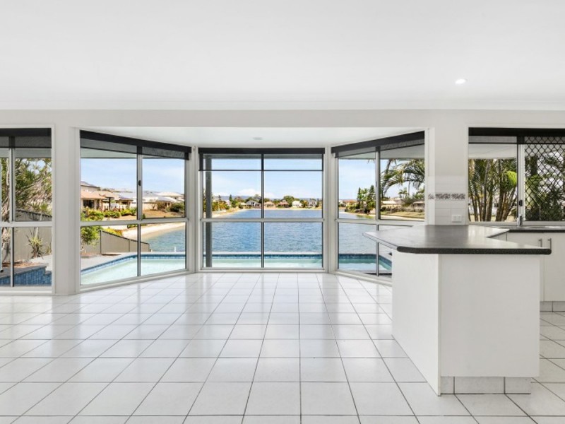 25 Tannah Court, Broadbeach Waters QLD 4218