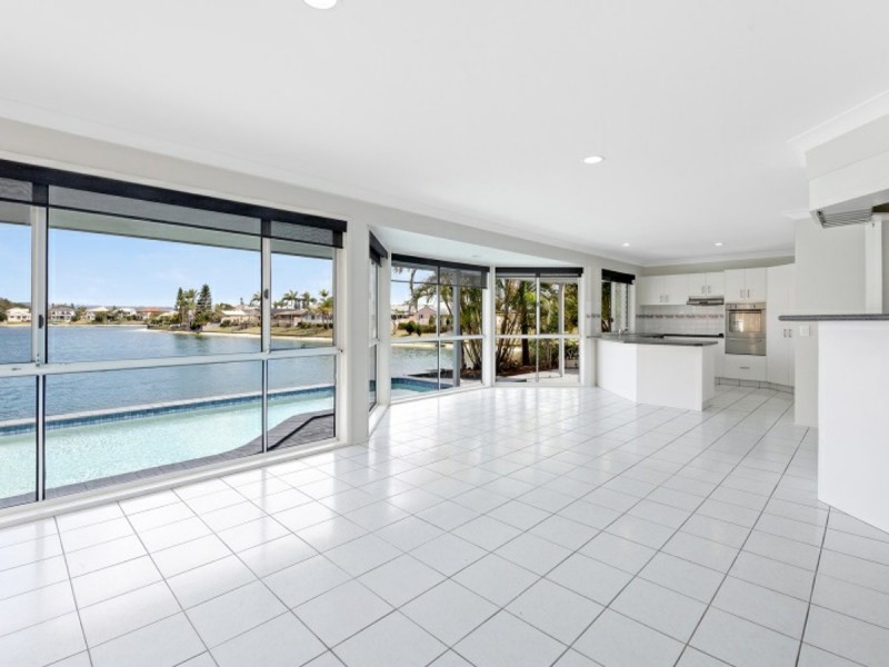25 Tannah Court, Broadbeach Waters QLD 4218