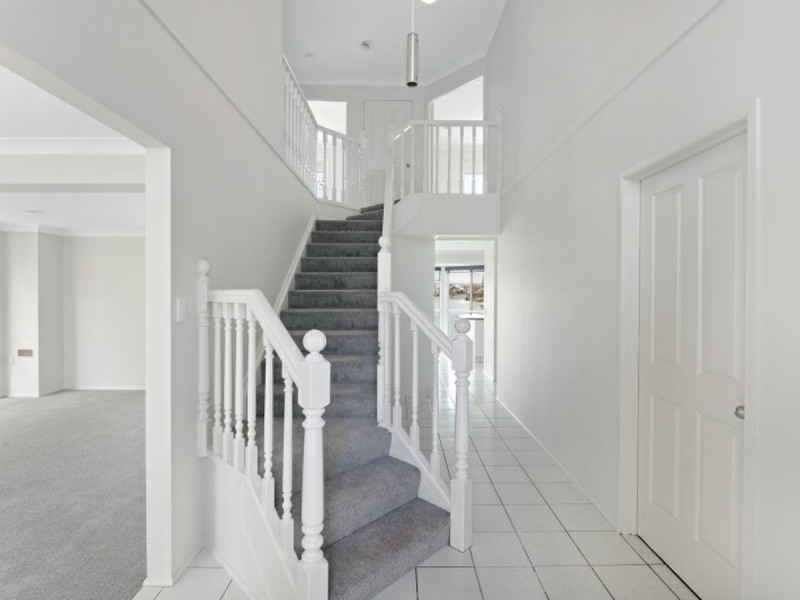 25 Tannah Court, Broadbeach Waters QLD 4218