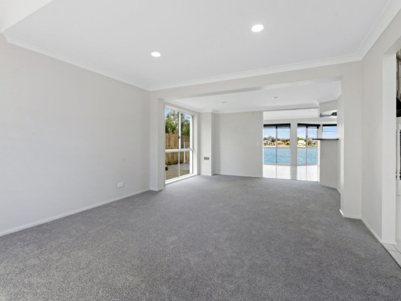 25 Tannah Court, Broadbeach Waters QLD 4218