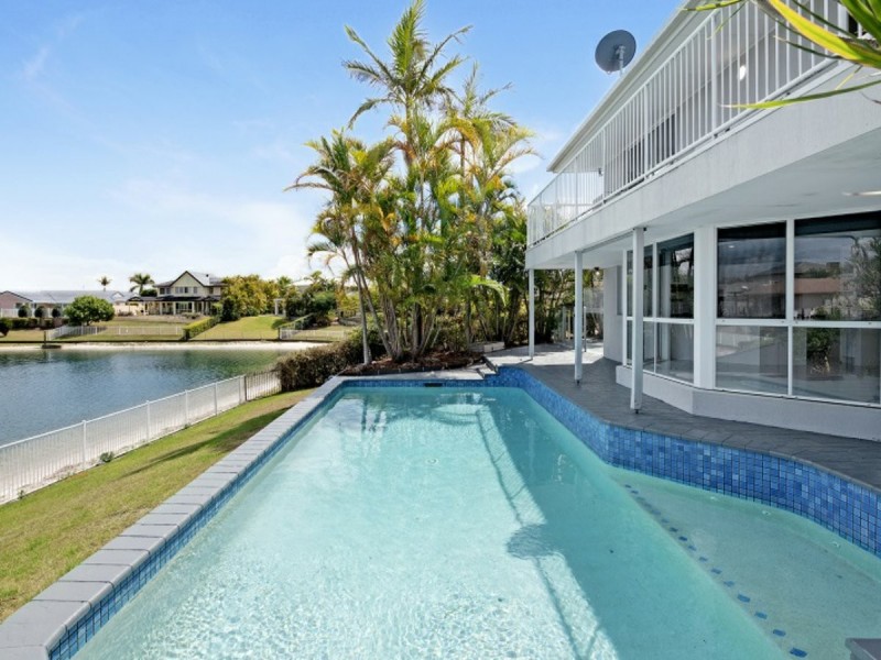 25 Tannah Court, Broadbeach Waters QLD 4218