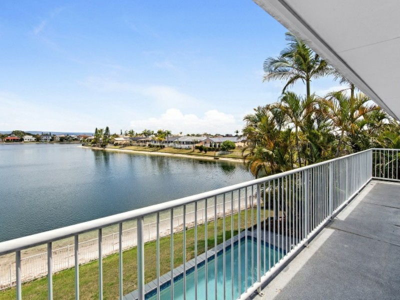 25 Tannah Court, Broadbeach Waters QLD 4218