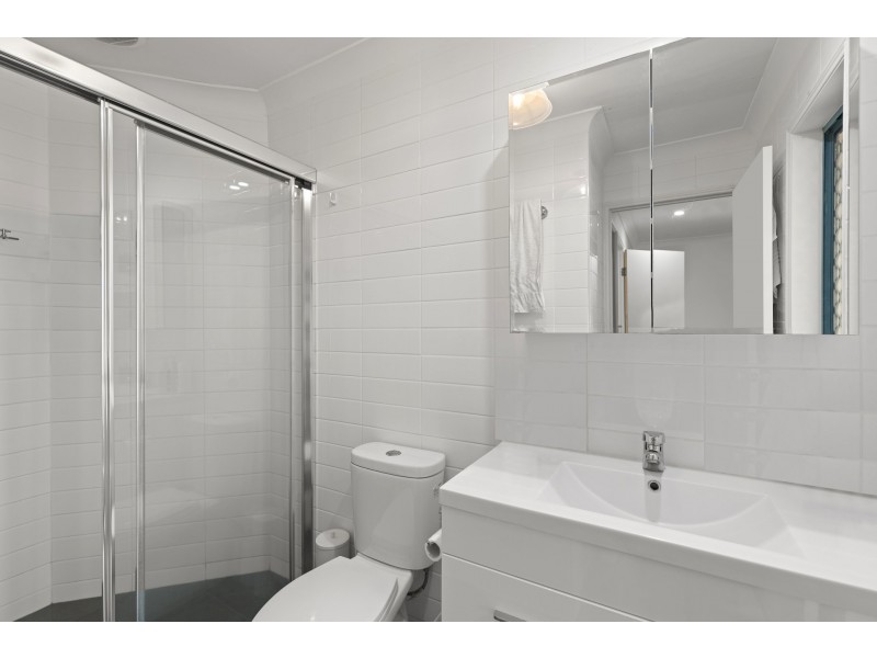 1/110 Greenacre Drive, Parkwood QLD 4214