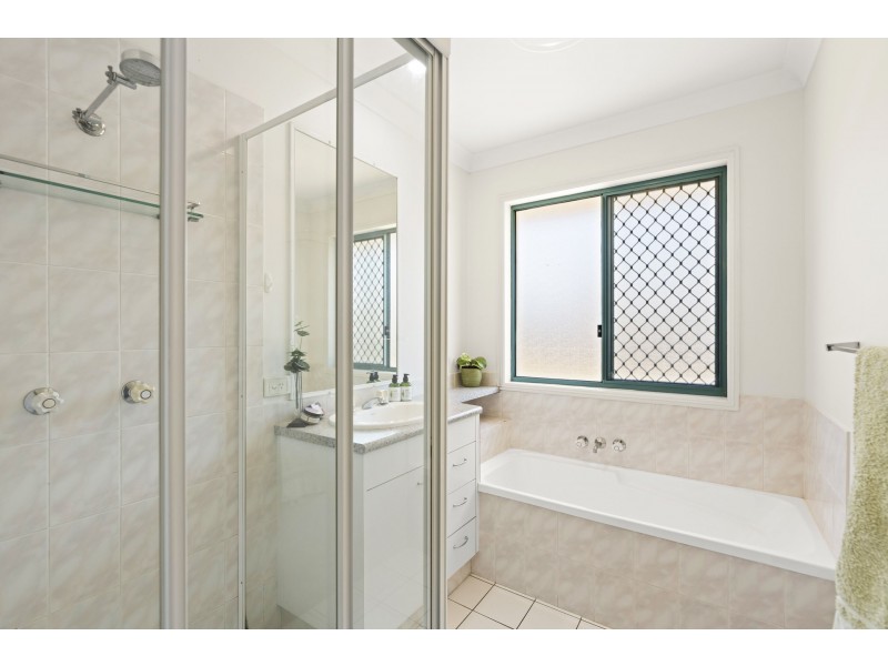 1/110 Greenacre Drive, Parkwood QLD 4214