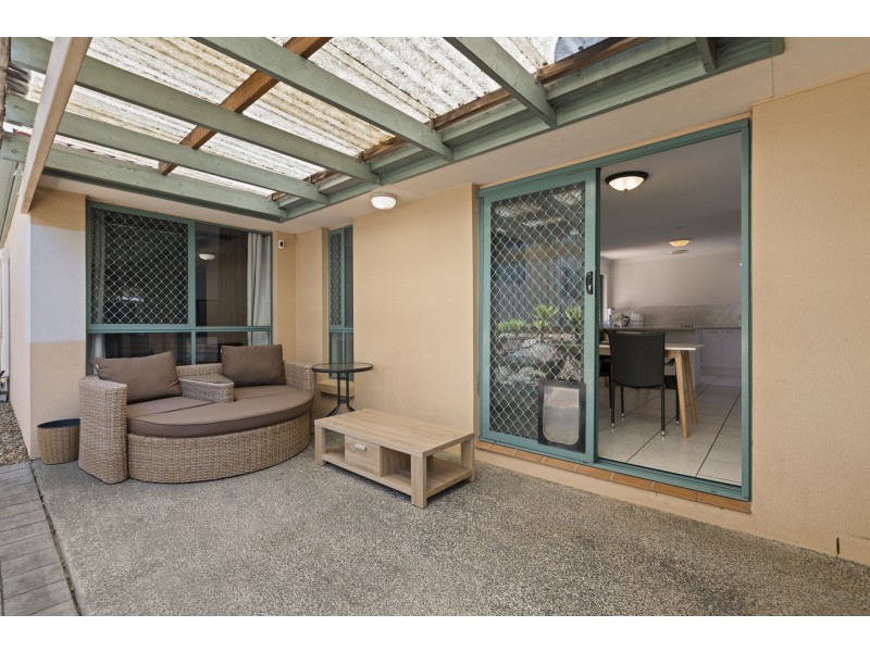 1/110 Greenacre Drive, Parkwood QLD 4214