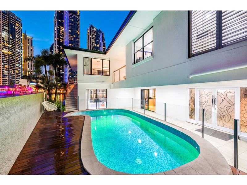 21 Tarcoola Crescent, Surfers Paradise QLD 4217