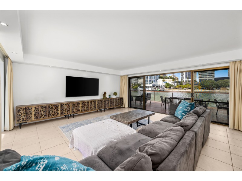 21 Tarcoola Crescent, Surfers Paradise QLD 4217