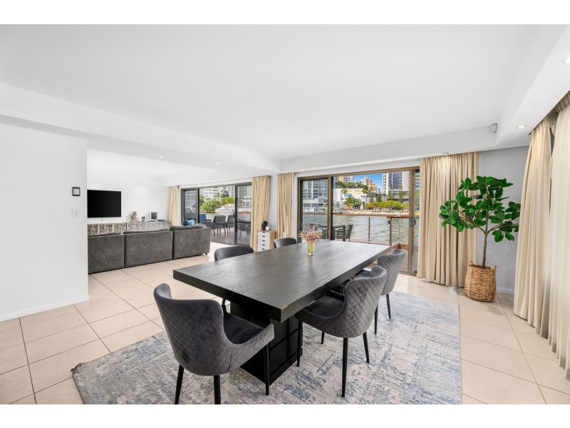 21 Tarcoola Crescent, Surfers Paradise QLD 4217