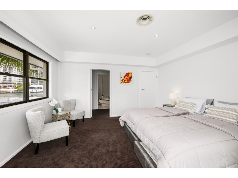 21 Tarcoola Crescent, Surfers Paradise QLD 4217