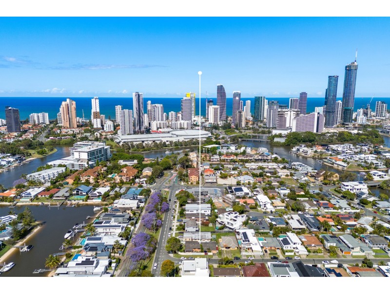 30 T E Peters Drive, Broadbeach Waters QLD 4218