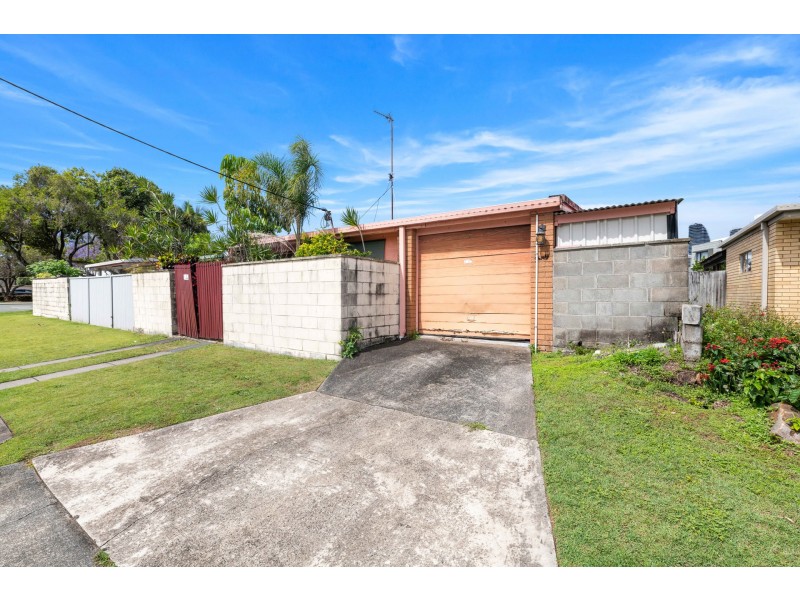 30 T E Peters Drive, Broadbeach Waters QLD 4218