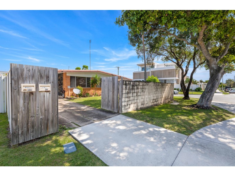 30 T E Peters Drive, Broadbeach Waters QLD 4218